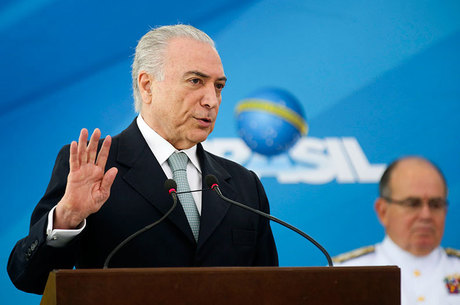 Resultado de imagem para Estudantes entregam pedido de impeachment de temer, agencia brasil