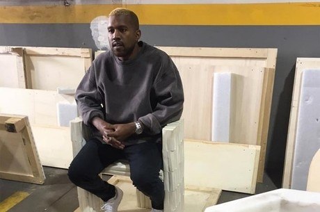 Kanye West faz primeira aparição pública após ser internado 