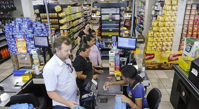 Compras de alimentos no Natal devem superar R$ 220 Compras de alimentos no Natal devem superar R$ 220