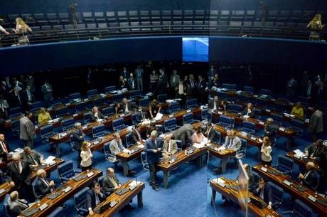 PEC foi aprovada por 53 votos a favor na tarde desta terça-feira PEC foi aprovada por 53 votos a favor na tarde desta terça-feira