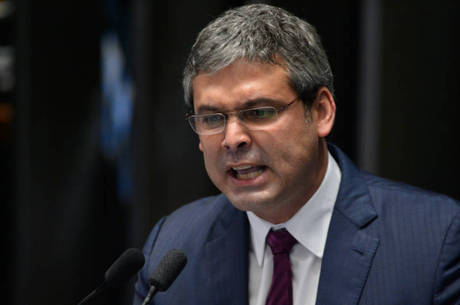 Lindberg, ex-líder dos caras-pintadas no século passado Lindberg, ex-líder dos caras-pintadas no século passado