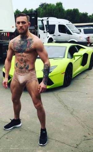 Conor McGregor é campeão do peso-pena