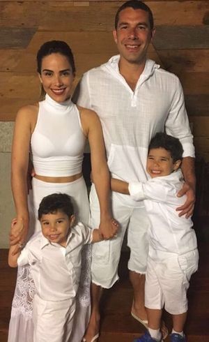 Wanessa Camargo Publica Foto Com O Marido E Os Filhos Para Comecar 2017 Entretenimento R7 Famosos E Tv