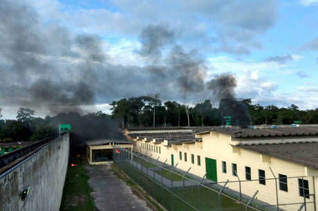 Rebelião no complexo penitenciário de Manaus Rebelião no complexo penitenciário de Manaus