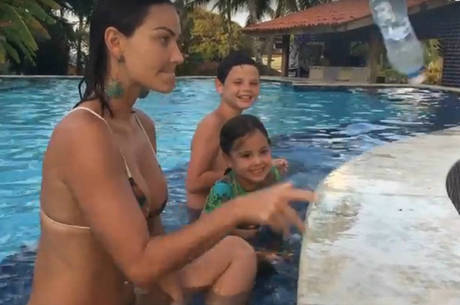 Laura Keller participou do desafio da garrafa