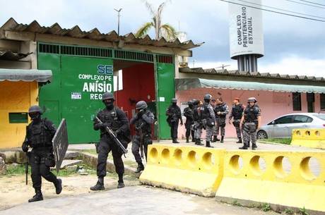 Confronto entre facções no Complexo Penitenciário Anísio Jobim deixou 56 mortos nos primeiros dias do ano