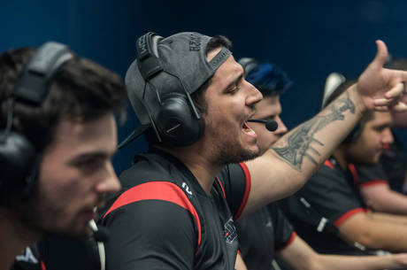 A Red vai botar os adversários pra "rexpeitar". Lembrando sempre: o brTT é macaco velho, Professor! A Red vai botar os adversários pra "rexpeitar". Lembrando sempre: o brTT é macaco velho, Professor!