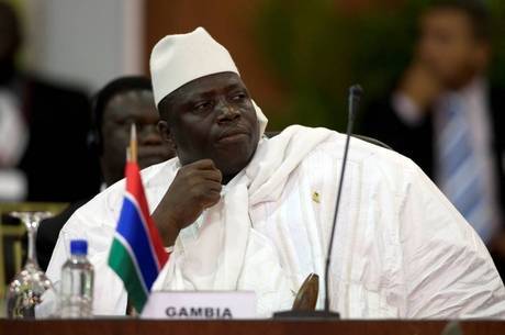 Jammeh foi derrotado e se recusa a sair do cargo Jammeh foi derrotado e se recusa a sair do cargo