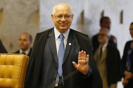 Teori Zavascki se preparava para as homologações das delações premiadas de executivos da Odebrecht Teori Zavascki se preparava para as homologações das delações premiadas de executivos da Odebrecht