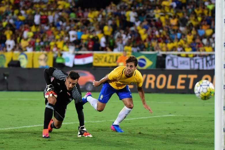 Brasil vence a Colômbia em amistoso com homenagens à Chapecoense