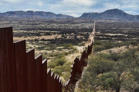 Resultado de imagem para Na TV, Trump defende construÃ§Ã£o de muro na fronteira com o MÃ©xico