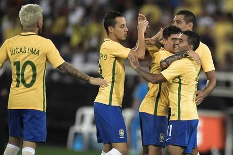 Brasil vence a Colômbia em amistoso com homenagens à Chapecoense