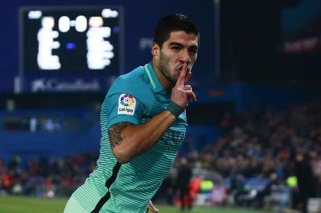 Suárez e sua clássica comemoração de gols