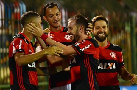 Sem clube desde que deixou o Vitória, Felipe Gedoz assina com o