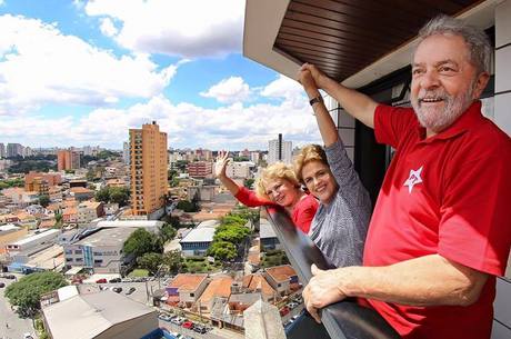 Foto de 2016 mostra Marisa, Dilma e Lula em casa no ABC Paulista