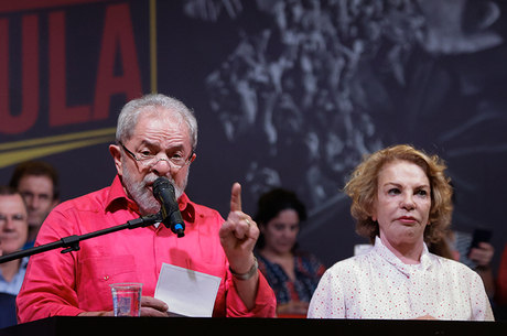 Mulher do ex-presidente Lula tinha 66 anos e foi vítima de um AVC