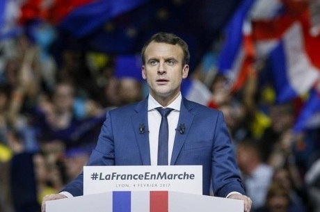 O candidato independente Emannuel Macron venceria no segundo turno
