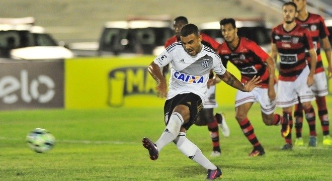 Pretendido pelo Corinthians, Pottker marcou primeiro gol da vitória da Ponte sobre Campinense