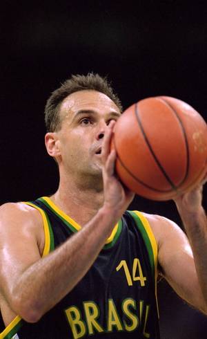 Oscar Schmidt, ex jogador brasileiro de basquetebol de todos os tempos.