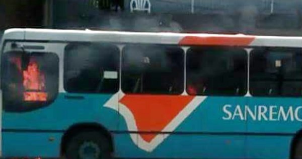 Ônibus da Sanremo é incendiado por criminosos em Vila Velha e ... - R7