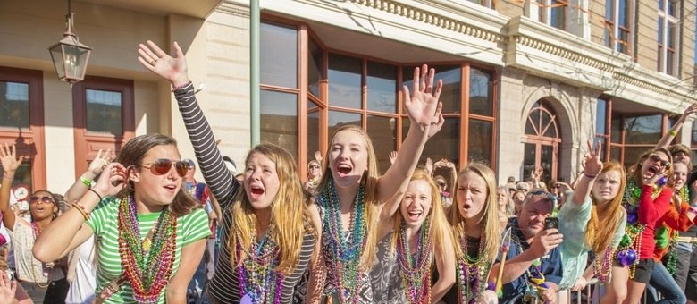 Carnaval com miçangas e desfiles acontece também em Pensacola, região norte da Flórida