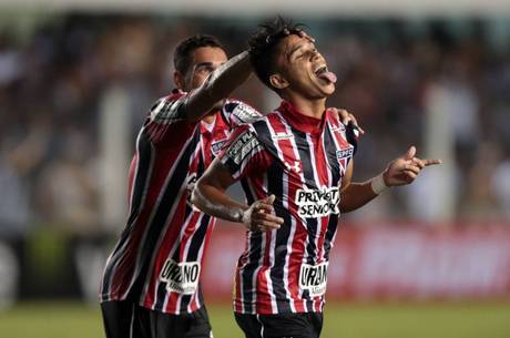 Luiz Araújo saiu do banco de reservas para mudar história do jogo Luiz Araújo saiu do banco de reservas para mudar história do jogo