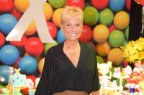Xuxa prometeu dançar em alguns momentos da atração Xuxa prometeu dançar em alguns momentos da atração