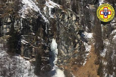 Cascata congelada que desabou fica em Gressoney-Saint-Jean, em Aosta, no norte da Itália