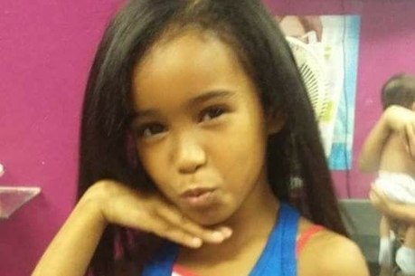 Menina de 7 anos foi atingida por uma bala perdida e não resistiu