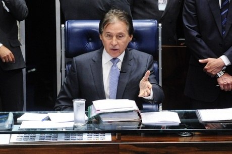 Novo presidente do Senado, Eunício Oliveira (PMDB-CE) tenta se descolar de suspeitos da Casa investigados na Operação Lava Jato