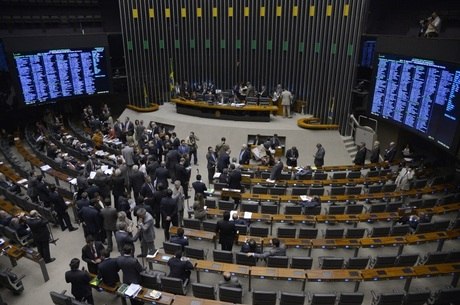 Câmara dos deputados costuma ter sessões até quinta-feira