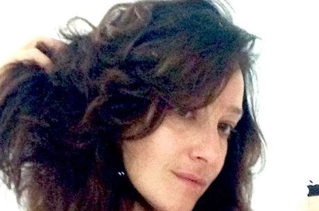 Sabrina Parlatore exibiu os fios de cabelos após a quimioterapia
