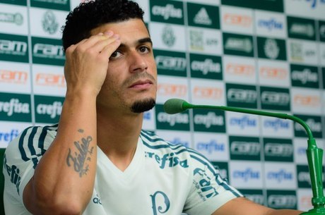 'Vilão' na Libertadores, Egídio treina e espera nova chance com Cuca no Palmeiras