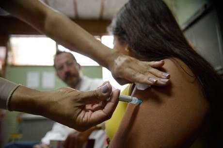 A campanha de vacinação contra HPV foi ampliada para pessoas de até 26 anos