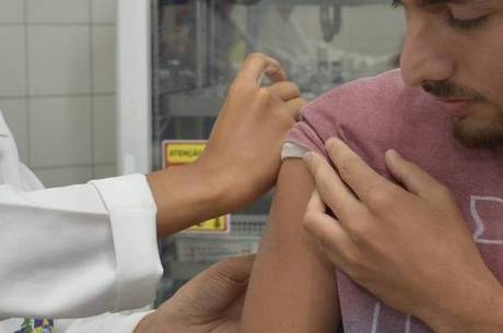 Em Belo Horizonte foram criados cincos postos de vacinação extras Em Belo Horizonte foram criados cincos postos de vacinação extras