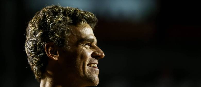Gustavo Kuerten também enfrenta problema com o fisco Gustavo Kuerten também enfrenta problema com o fisco