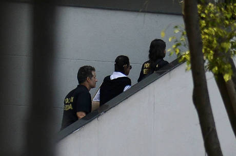 Acusada de corrupção, lavagem de dinheiro e organização criminosa, Adriana foi presa preventivamente em 6 de dezembro Acusada de corrupção, lavagem de dinheiro e organização criminosa, Adriana foi presa preventivamente em 6 de dezembro
