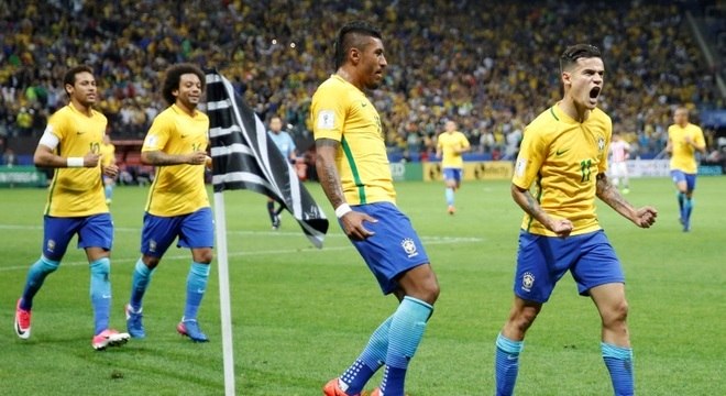 Philippe Coutinho marcou belo gol após passe de calcanhar do ex-corintiano Paulinho