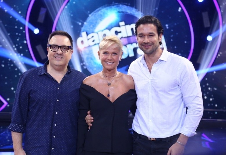 Rodrigo Carelli, diretor do reality show, Xuxa e Marone estão muito empolgados com o novo programa. A estreia do reality show acontece no dia 03 de abril, a partir das 22h30, na Record TV. Não perca!Dancing Brasil estreia com plateia de famosos, cenário 360° e grandes performances