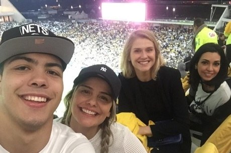 Ronald, Milene Domingues e Celina Locks foram à Arena Corinthians 