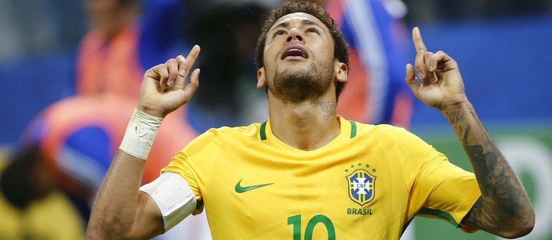 Aos 25 anos, Neymar vive melhor momento técnico da carreira e pode brigar pelo título de melhor do mundo