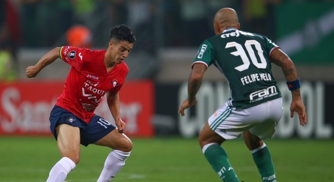 Thomaz em ação contra o Palmeiras: brasileiro encantou ao técnico Rogério Ceni