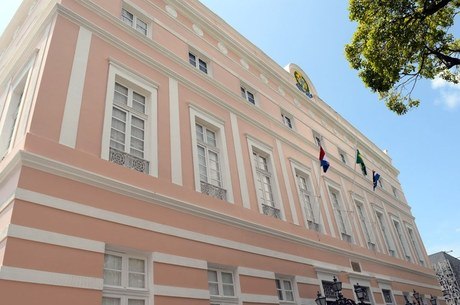 Assembleia de Alagoas foi alvo de operação da Polícia Federal