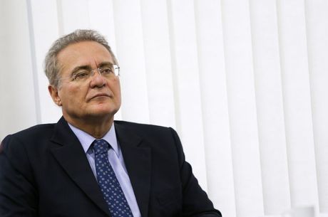 Renan Calheiros tenta aproximação do Governo