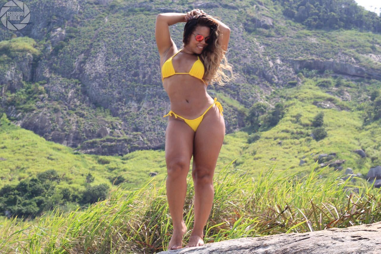 Com bumbum avantajado, Mulher Jaca posa sensual acima do peso - Fotos - R7  Famosos e TV