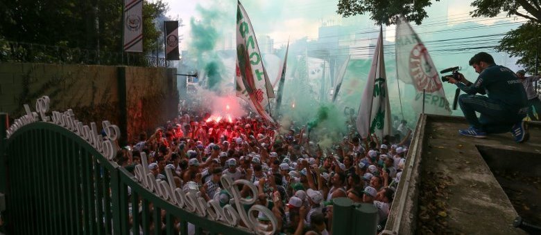 Torcida do Palmeiras acredita na virada sobre a Ponte Preta neste sábado (22), no Allianz Parque, em São Paulo