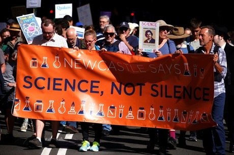 Na Austrália, manifestantes já pedem "Ciência, e não silêncio"
