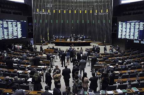 Dos 30 deputados do PSB que votaram na sessão desta madrugada, 14 se mantiveram fiéis ao governo