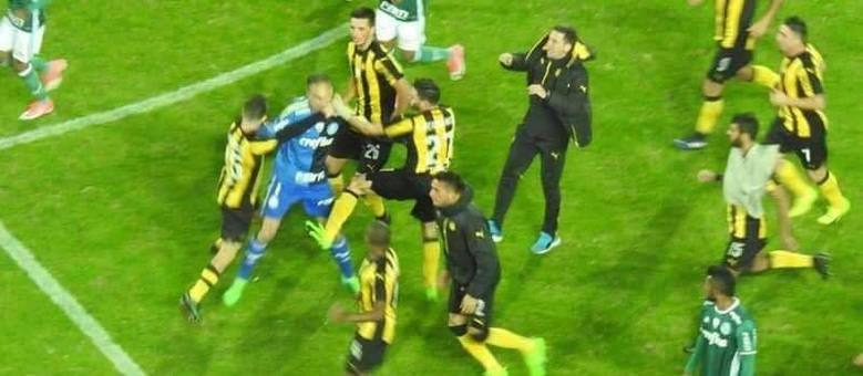 Jornais Uruguaios Criticam Atitude Dos Jogadores Do Penarol Uma Vergonha Como Instituicao Esportes R7 Futebol