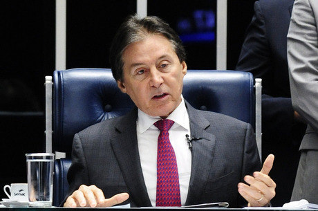 Eunicio Oliveira  presidiu o Senado na quarta-feira (26)